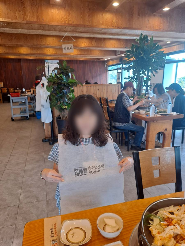 닭갈비 매장 앞치마 착용