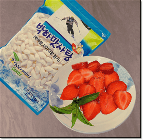 박하와 딸기 및 박하사탕