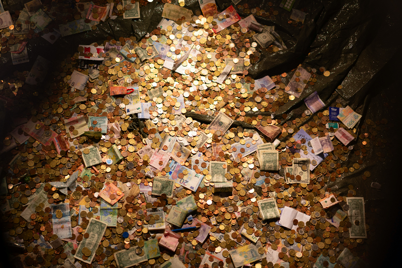 정기예금으로 현금이 가득한 이미지