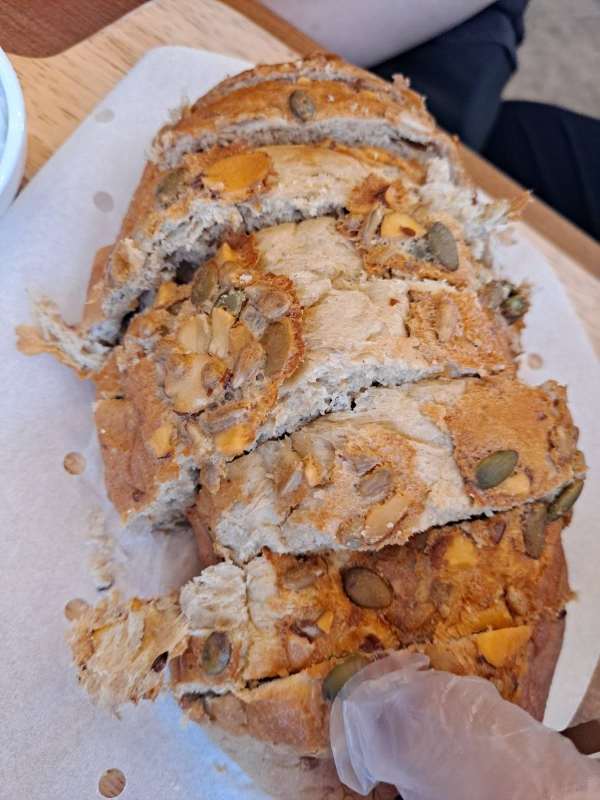 산타의돌짜장 건강빵 커팅