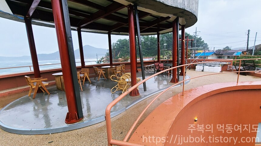 커피인터뷰-파도리-2층-루프탑