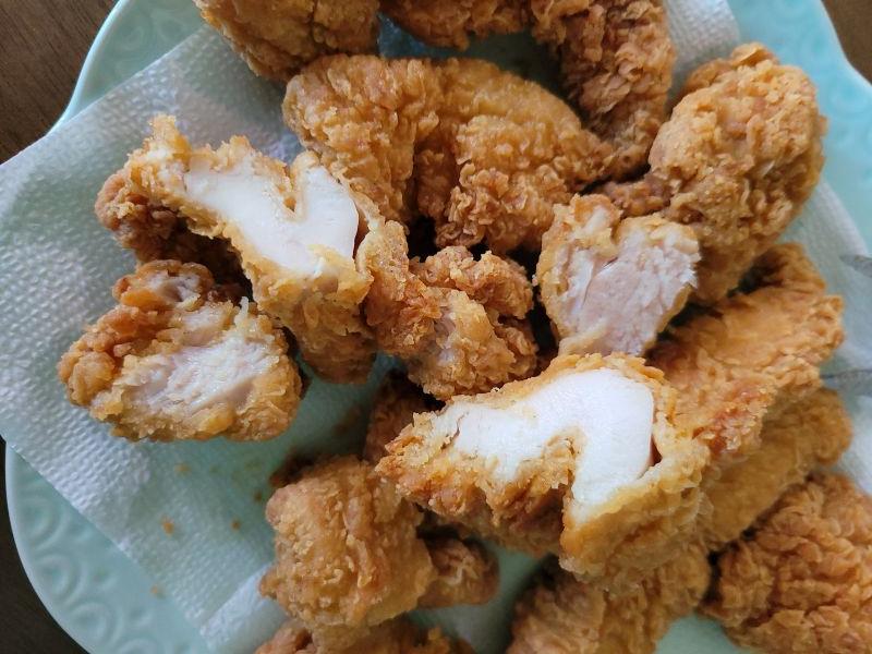 닭고기 살이 꽉 차있는 황금홀릭 단면 사진