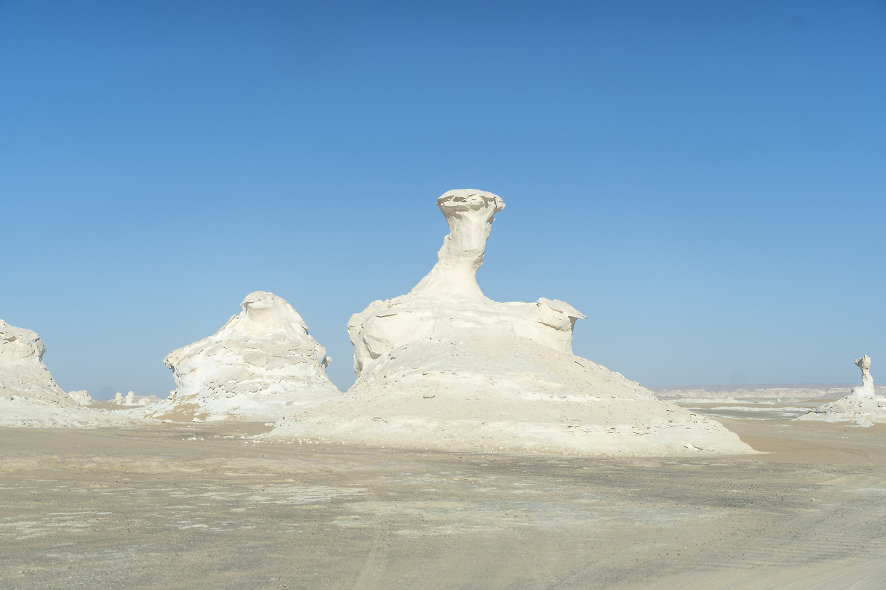 자연의 타임랩스: 이집트 화이트 사막의 시시각각 변하는 신비로운 풍경