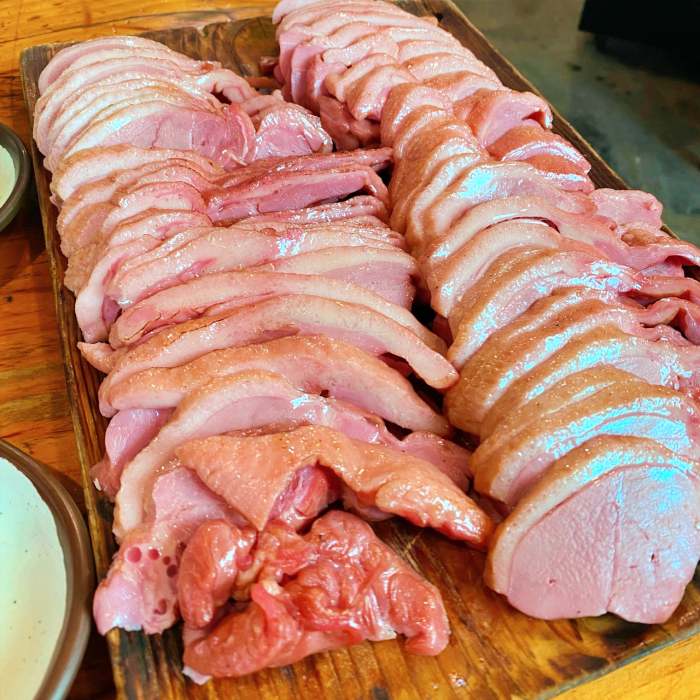 식객 허영만 백반기행 안재모 편 참나무 훈제 통오리 장작 구이 바베큐 오리고기 통삼겹살 목살 BBQ 고양 서오릉 맛집 소개