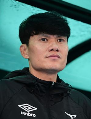 정경호 감독 데뷔전 축구선수 출신 코치 프로필