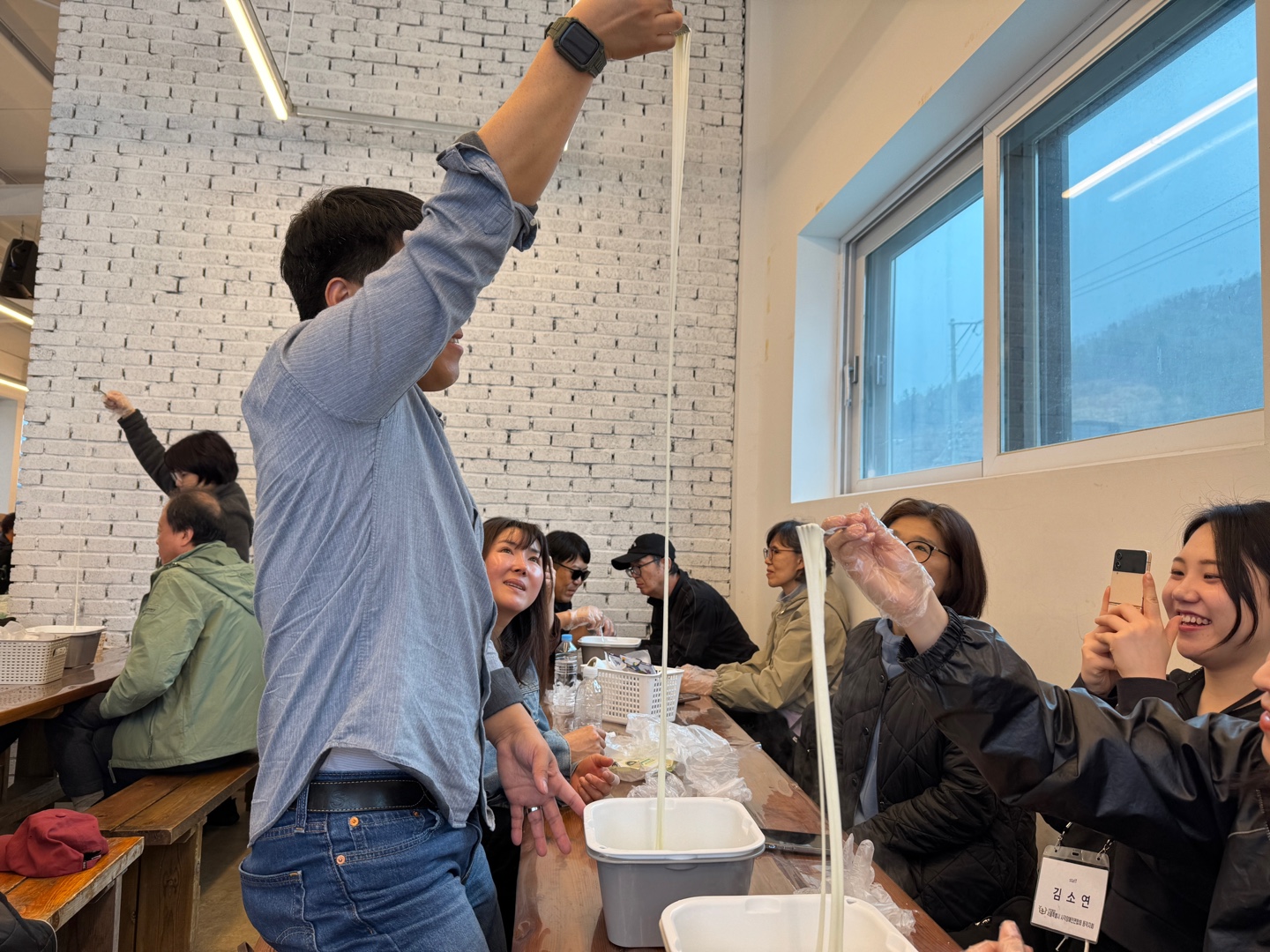 길게 늘어나는 치즈의 모습