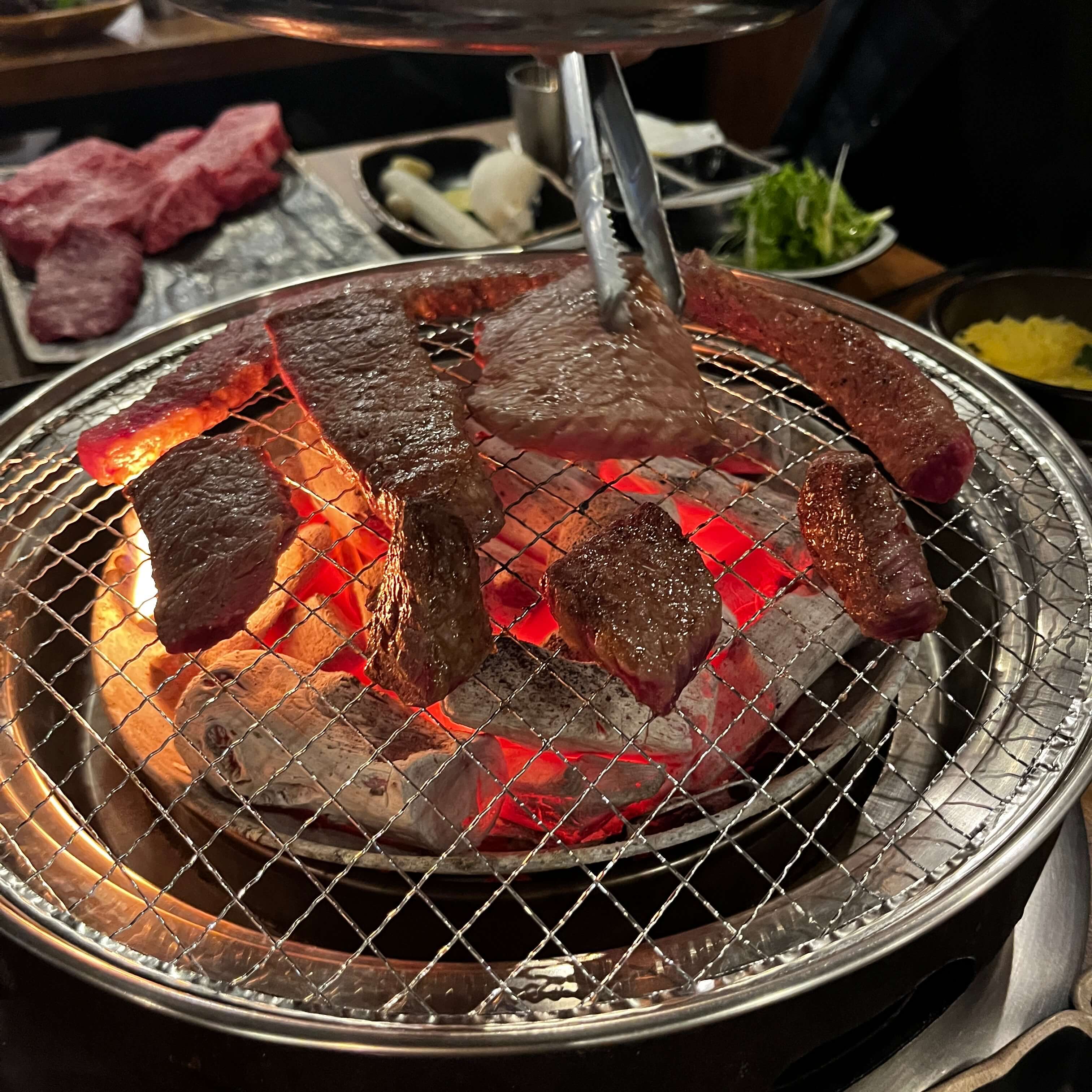 소고기 굽는 사진