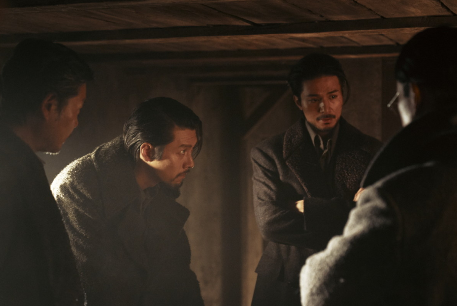 영화 하얼빈 거사를 논의하는 안중근, 이창섭, 최재형, 김상현