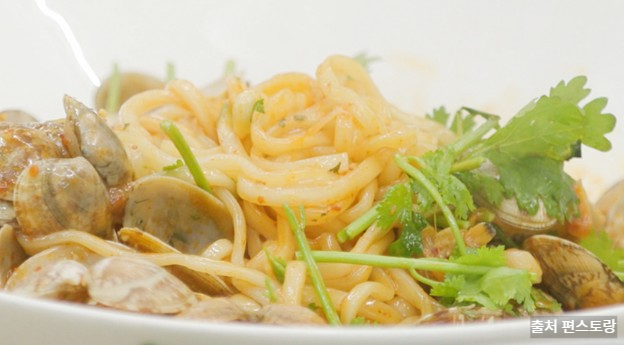 윤종훈 두반장 바지락 볶음면