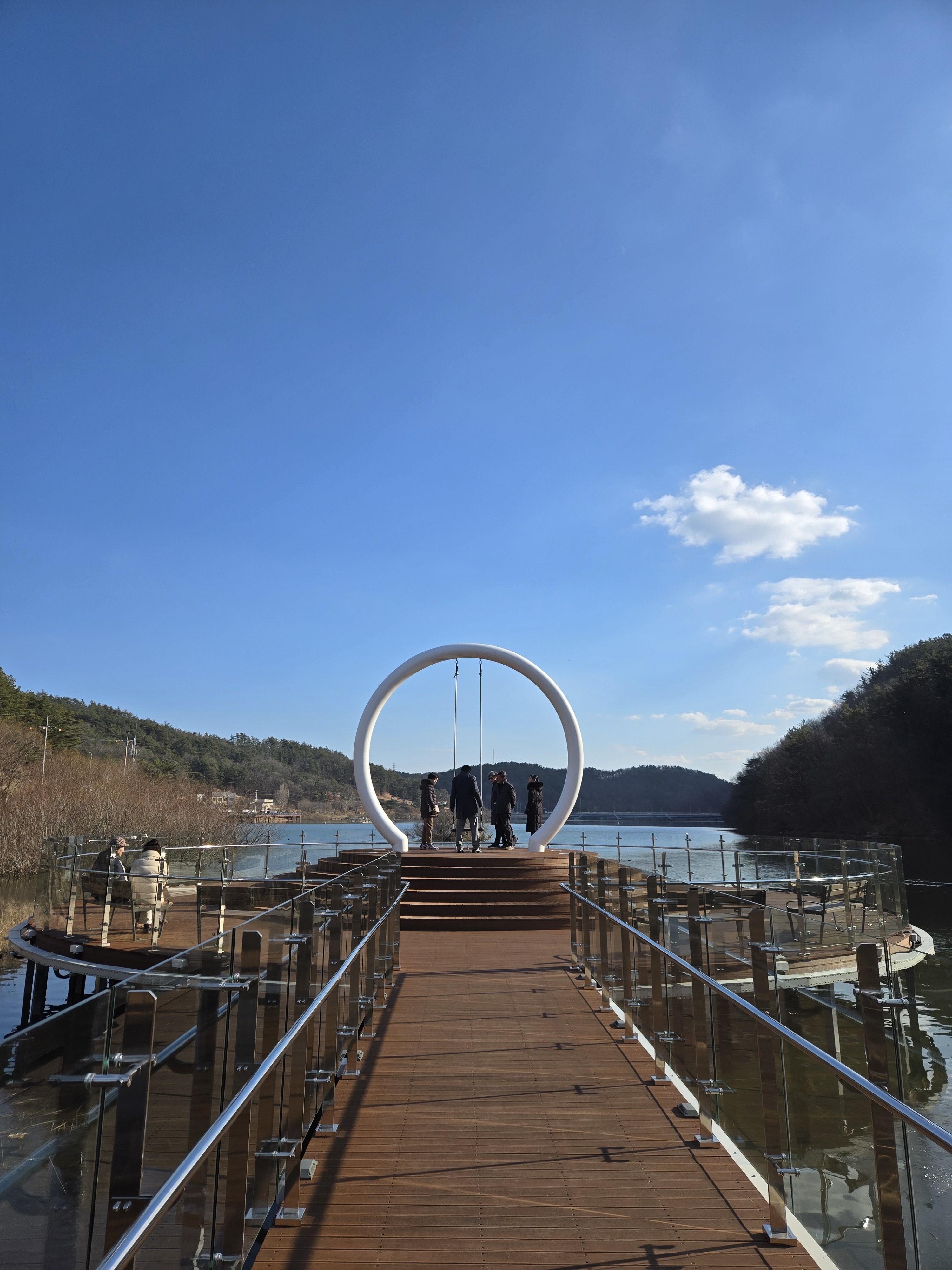 방동저수지 윤슬거리