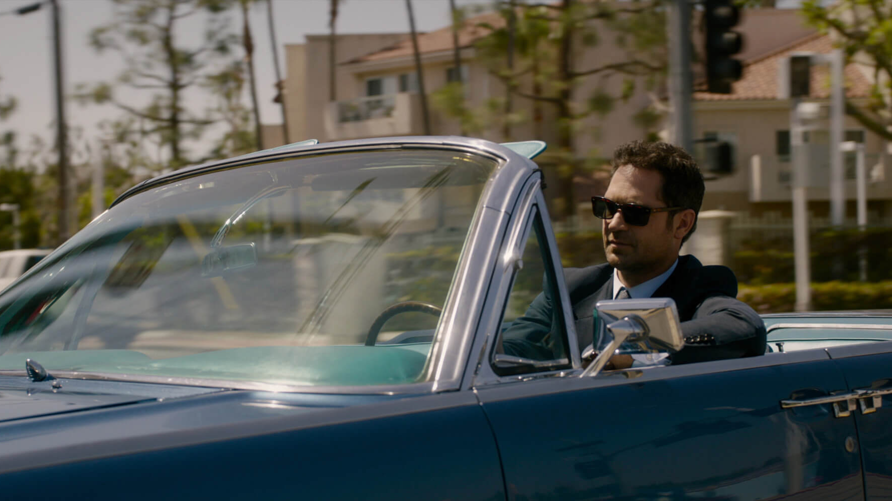 링컨 차를 타는 변호사