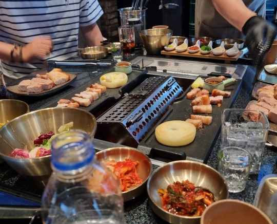 강남 흑돼지 '흑돼지대통령 칼국수대통령'
