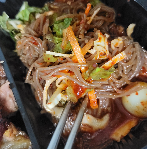 과일막국수 한 젓가락