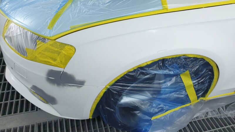 수입차 스크래치 복원 - 앞 휀다 서페이서 도포