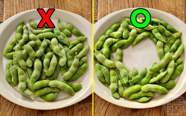 전자렌지 음식 데우기 가운데 비우고 완두콩