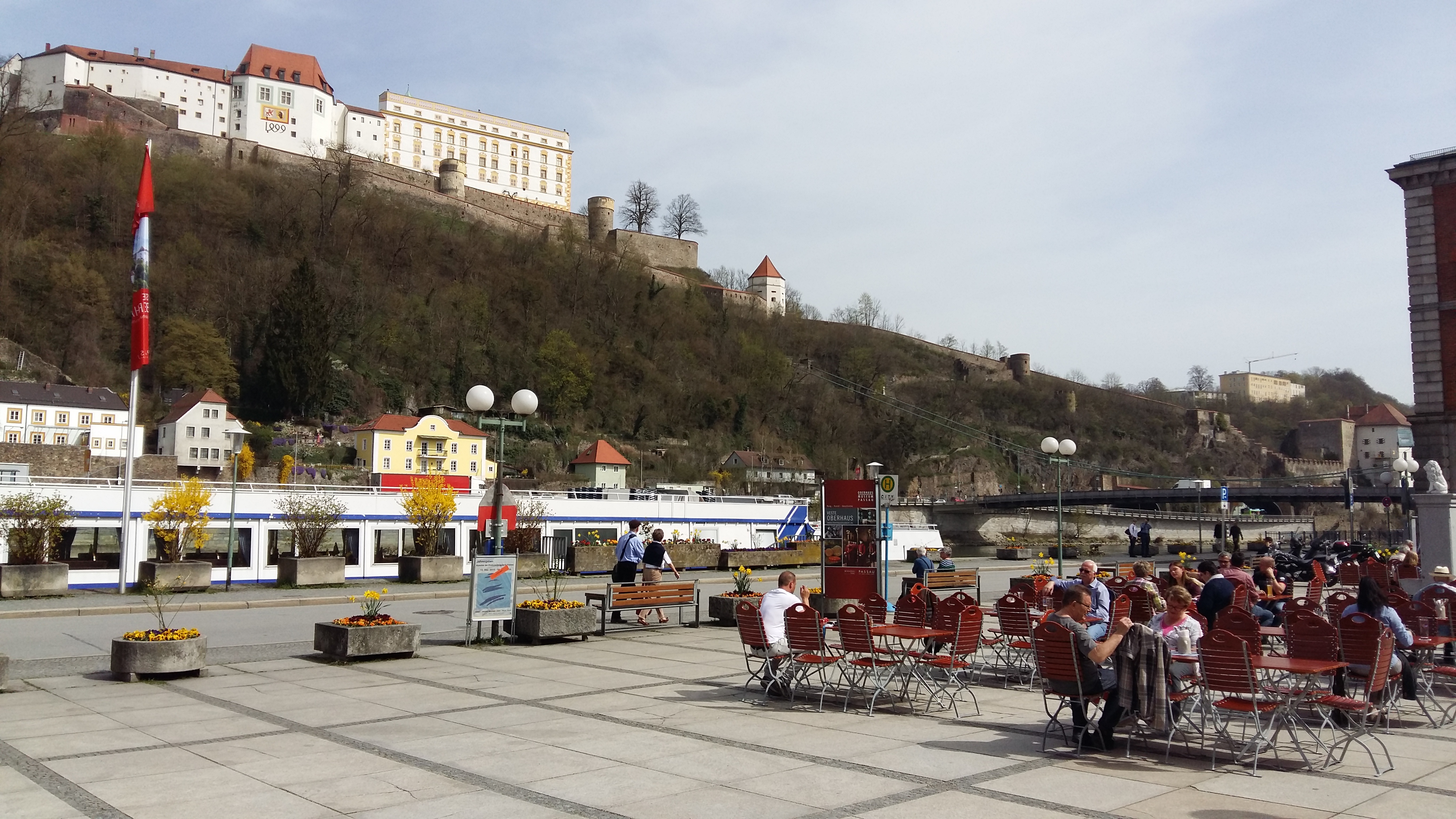 독일 파사우 광장에서 바라본 도나우 강 건너 베스테 오버하우스