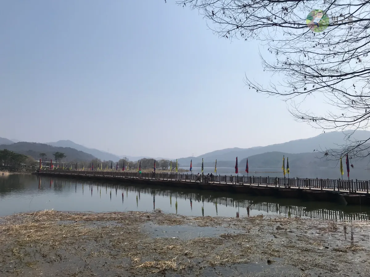 세미원-배다리-강위로-설치되어있다