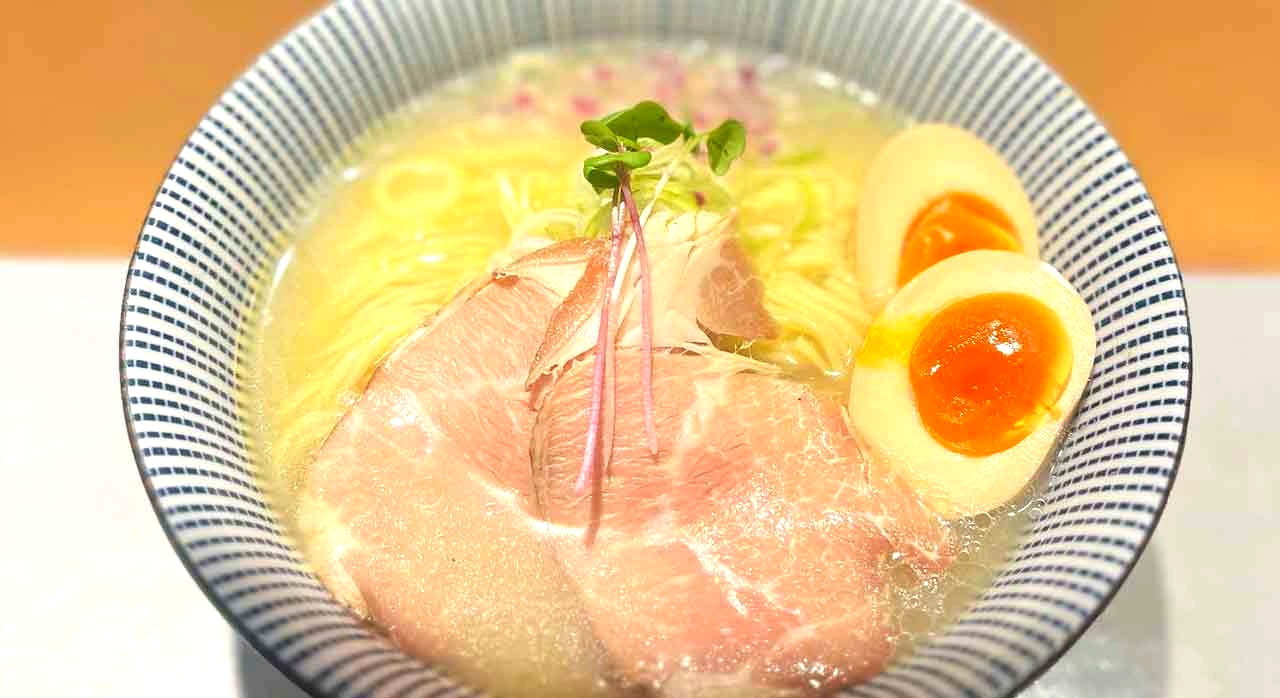 맑은 조개 육수에 면과 토핑이 올라간 &lsquo;카이다시멘 키타다&rsquo; 라멘 한 그릇. [ⓒ인스타그램 kaidashimen_k]