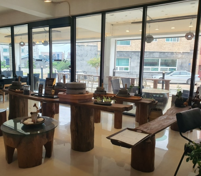 생생정보 믿고 떠나는 스타의 고장 충청남도 서산시 유기방가옥 황금산 코끼리바위 바다식당 꽃빛