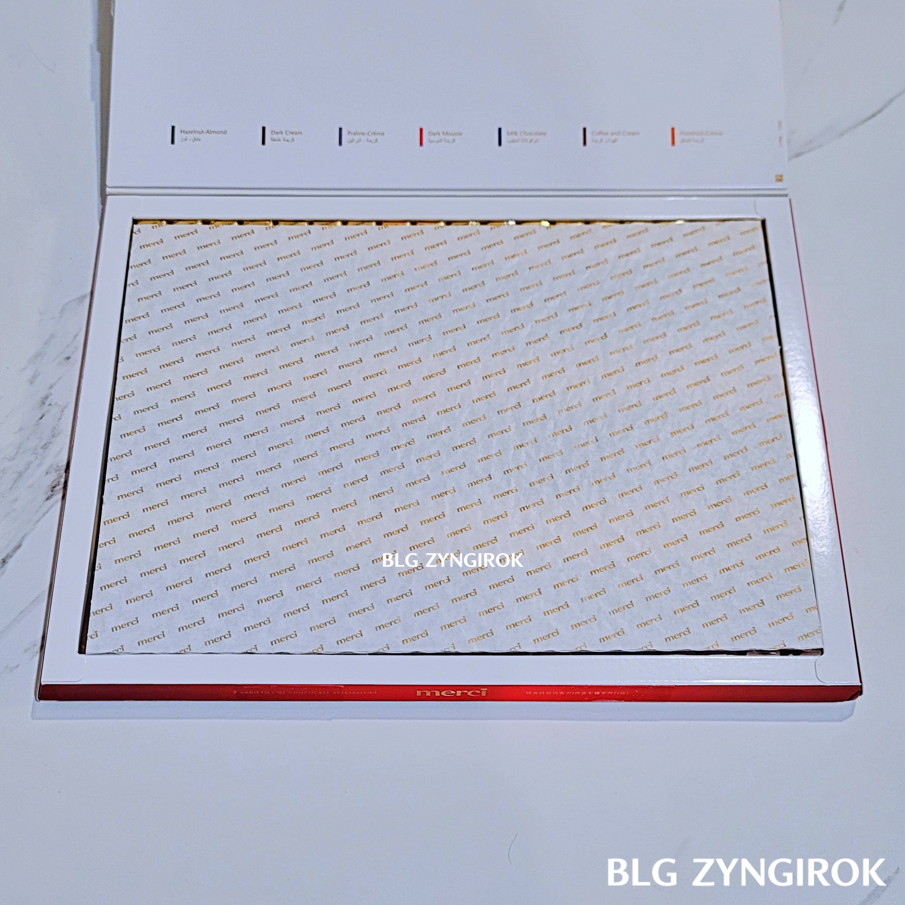 Merci 초콜릿 뚜껑을 연 모습이다.