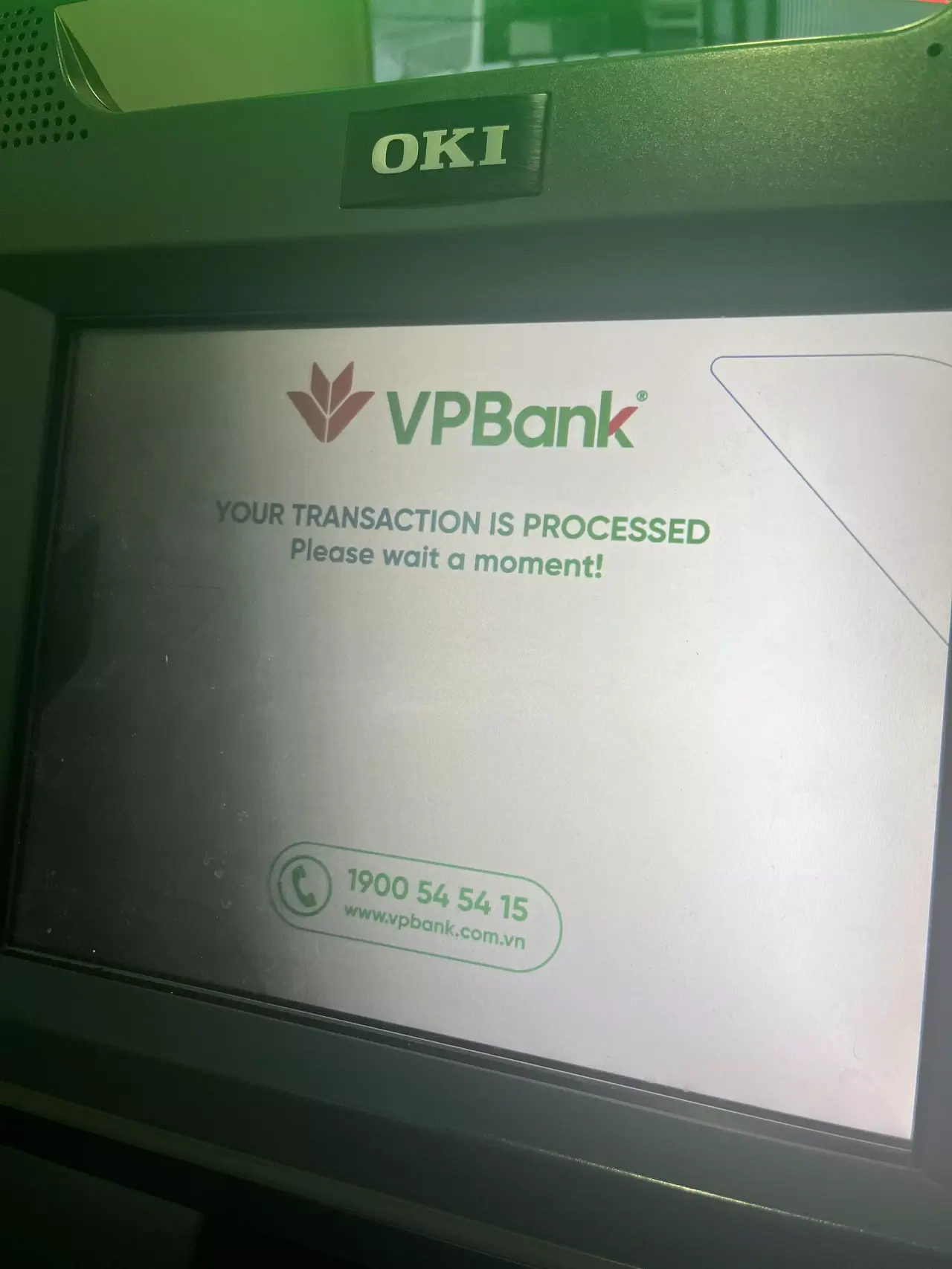 VPBank ATM 카드 인식중 화면