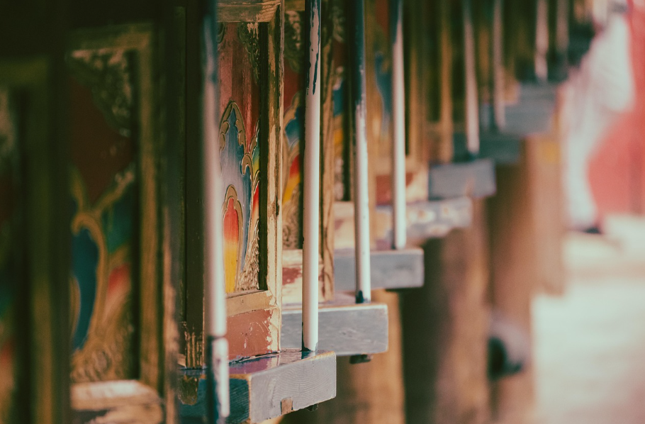 불교 경전의 세계 &ndash; 초기불교 vs 대승불교의 차이점