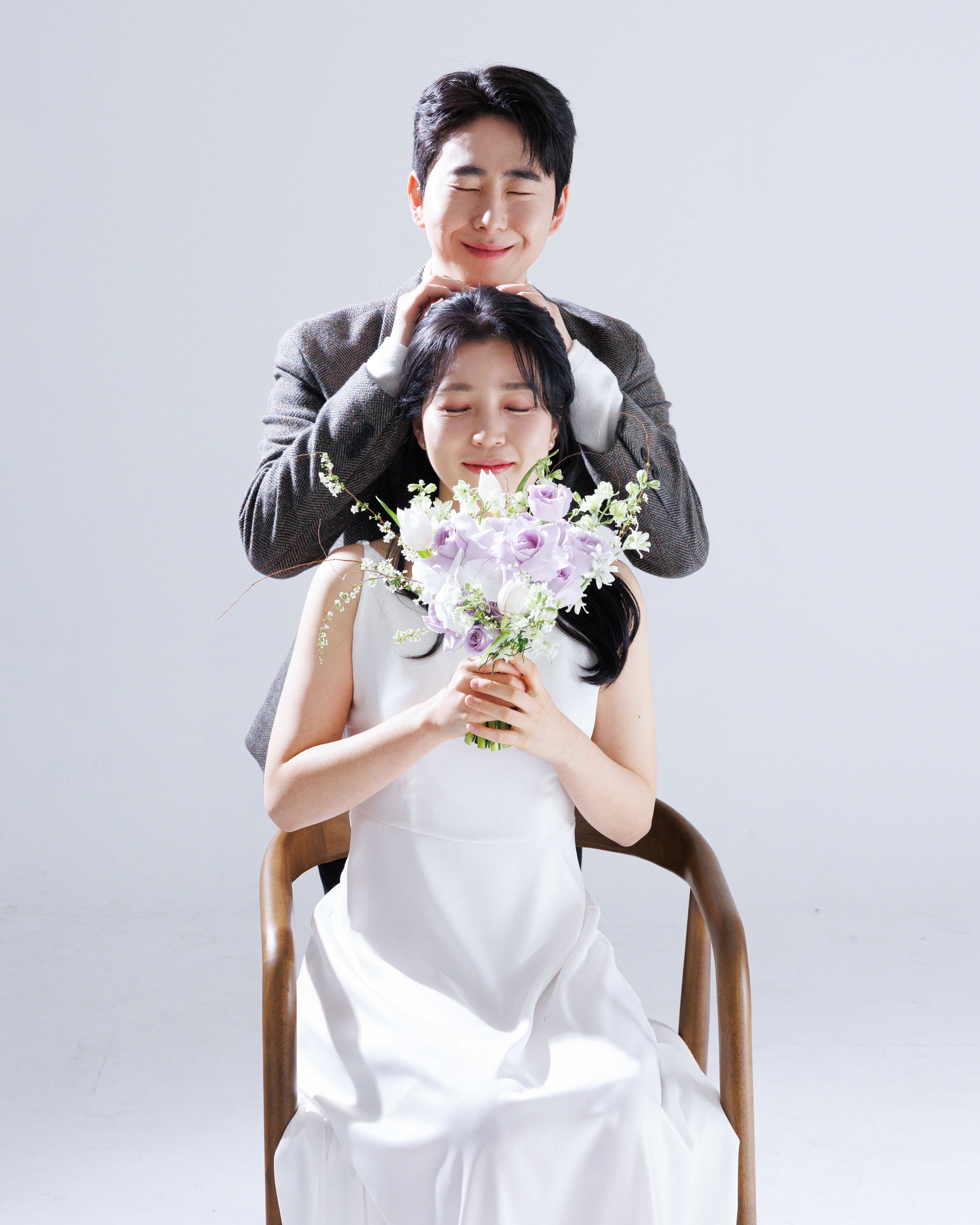 천안사진관 순백스튜디오 커플 프로필사진, 신부동 스튜디오에서 촬영한 신랑신부 프로필사진 고화질 예시