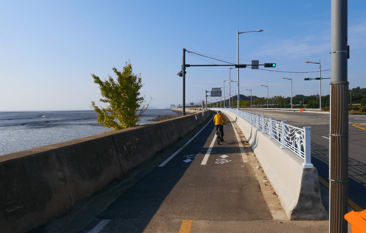 바다를 구경하며 따라 달리는 인천 월미도~영종도 자전거 라이딩 코스