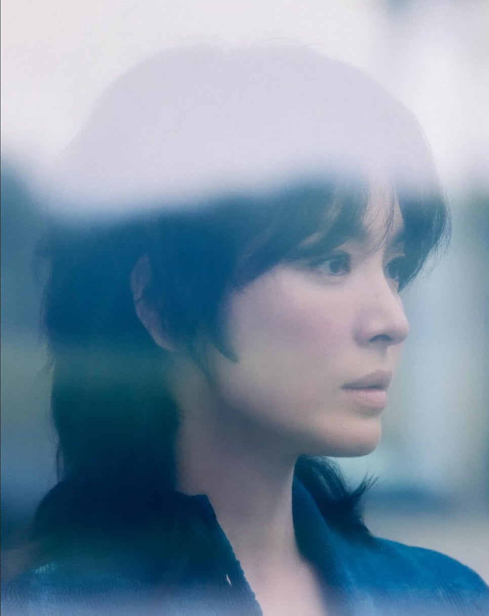 송혜교, 펜디 신상 스파이백으로 완성한 테토녀 스타일