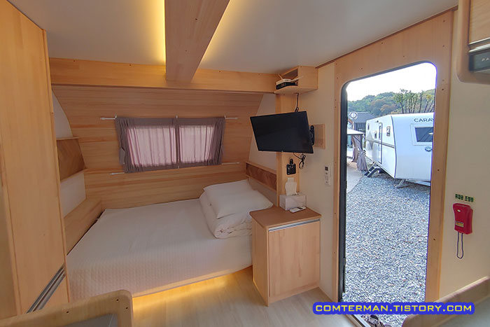 금산수목원 캠핑장 카라반 침대