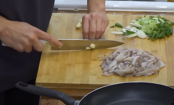 편스토랑 류수영 오징어볶음 재료 준비13