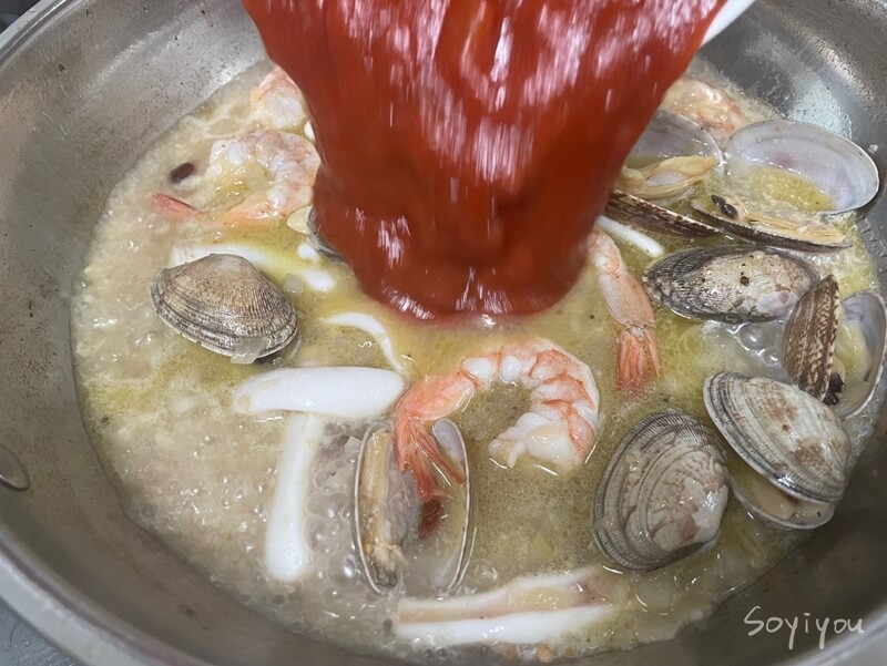 토마토소스-넣기