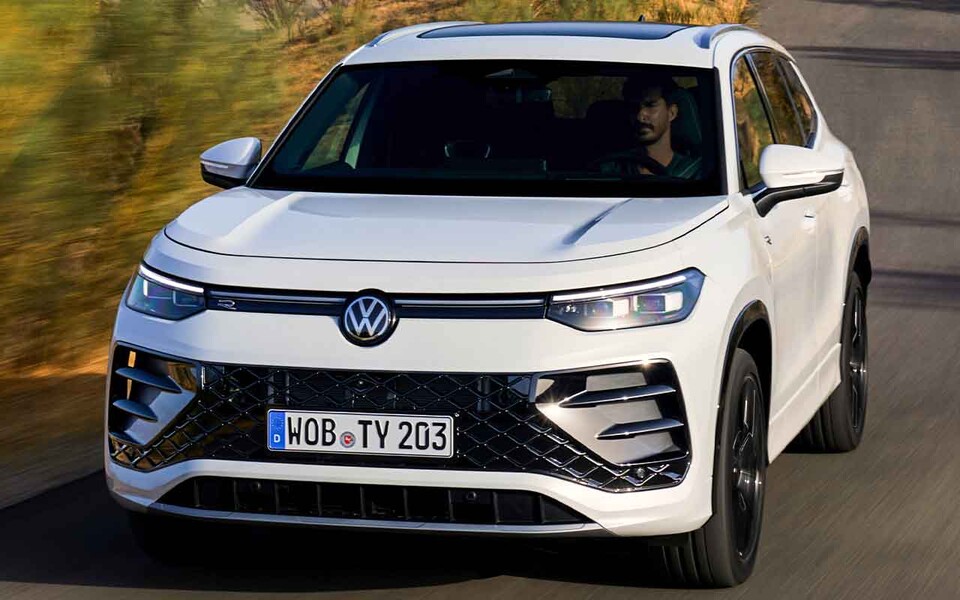 폭스바겐이 기존 티구안 올스페이스를 대체하는 신형 SUV '타이론(Tayron)'을 공개했다.