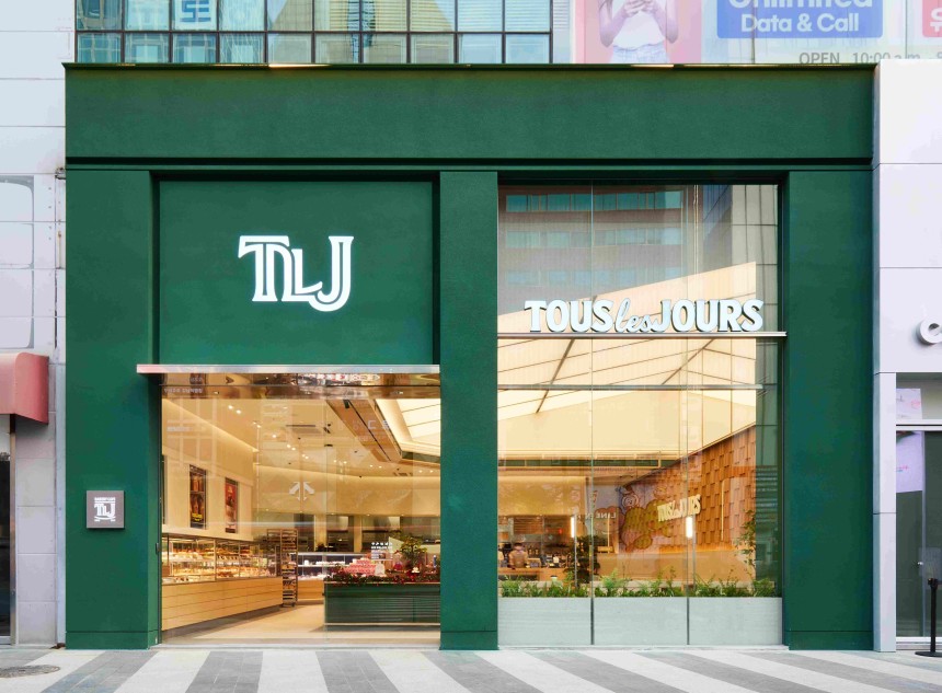 새로운 브랜드 로고를 적용한 뚜레쥬르 서울 강남 직영점.