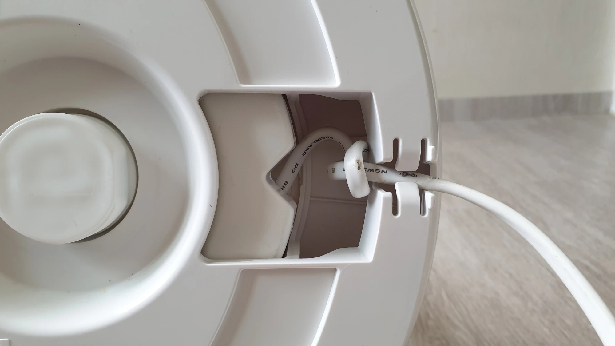 선풍기 밑판 조립 모습