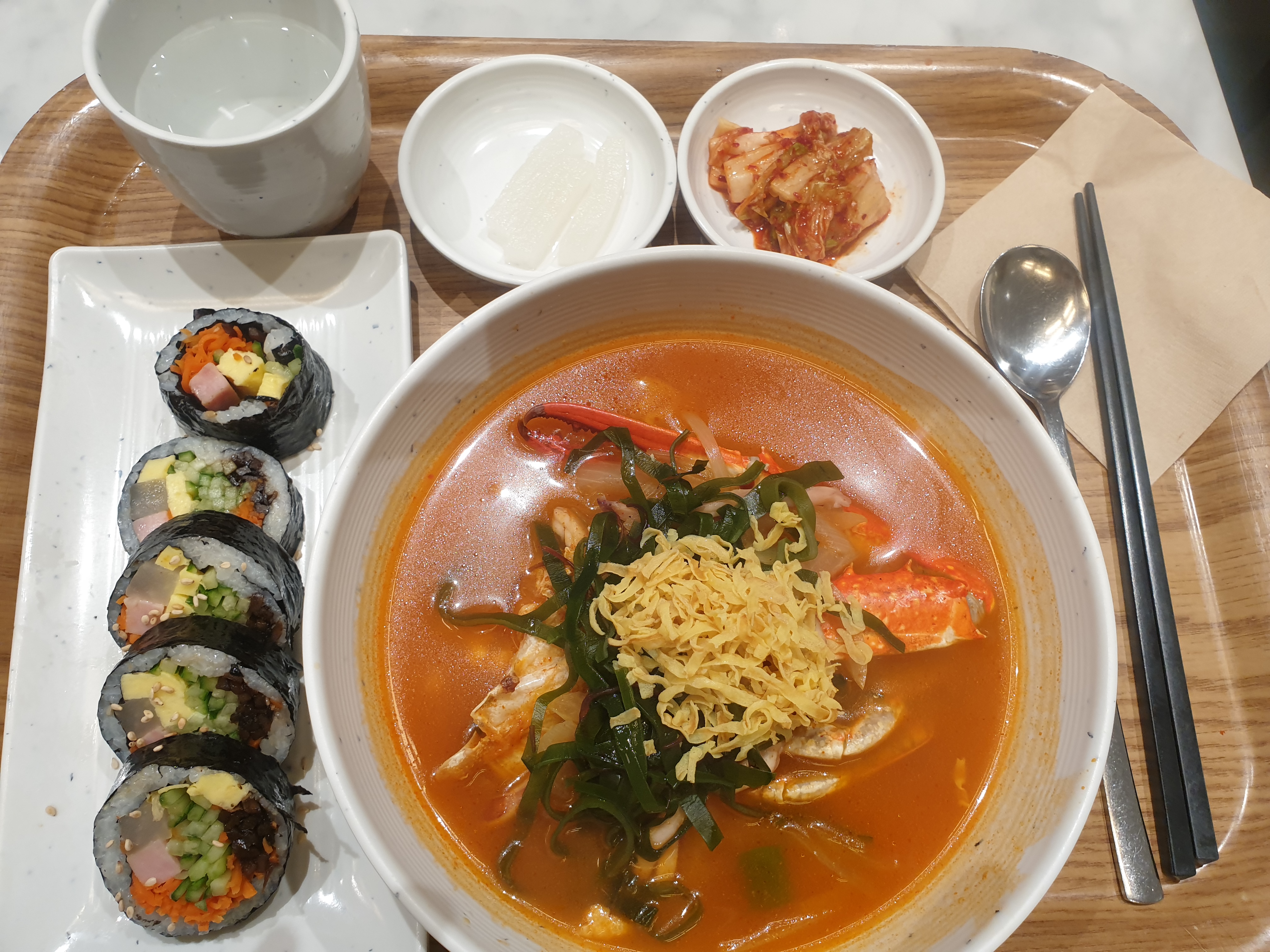 바르다 김선생 메뉴중에 라면과 김밥 세트