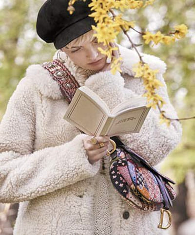 1999년대-새들백을-현대적스타일로-재해석한-디올의-새들백