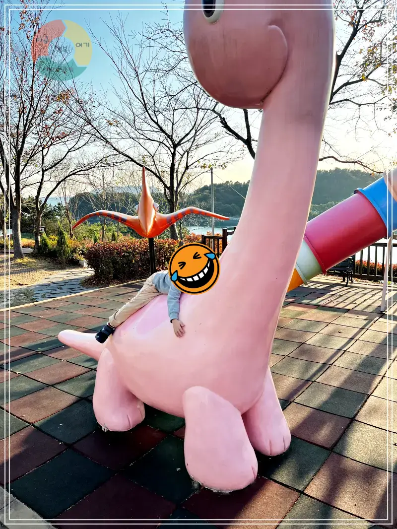 고성공룡박물관_야외놀이터-핑크공룡