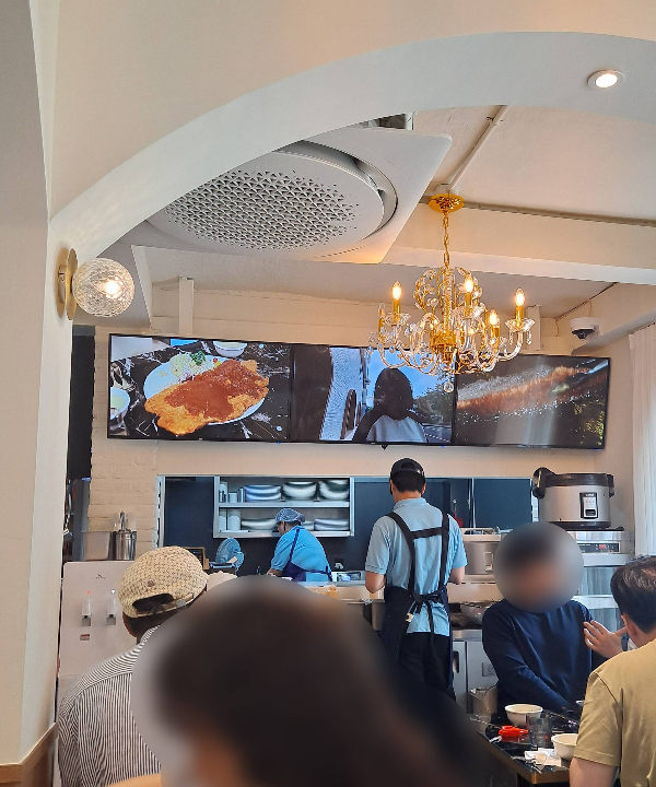 쯔왕돈까스 매장 풍경