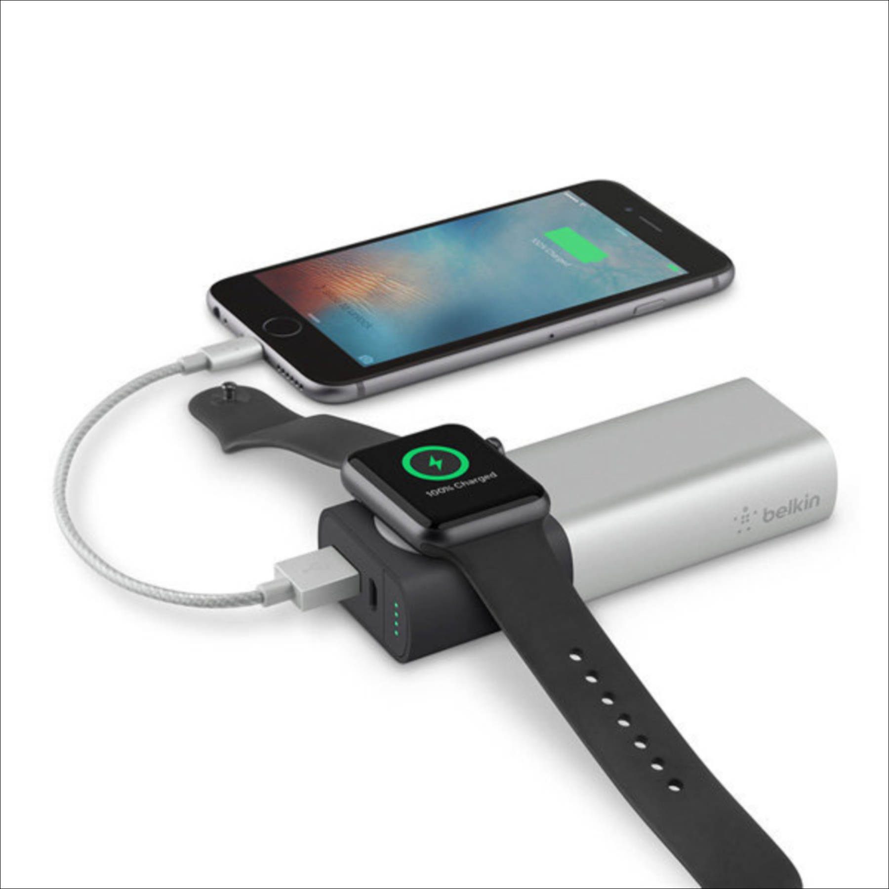 애플워치 전용 무선 보조배터리로 충전하는 모습