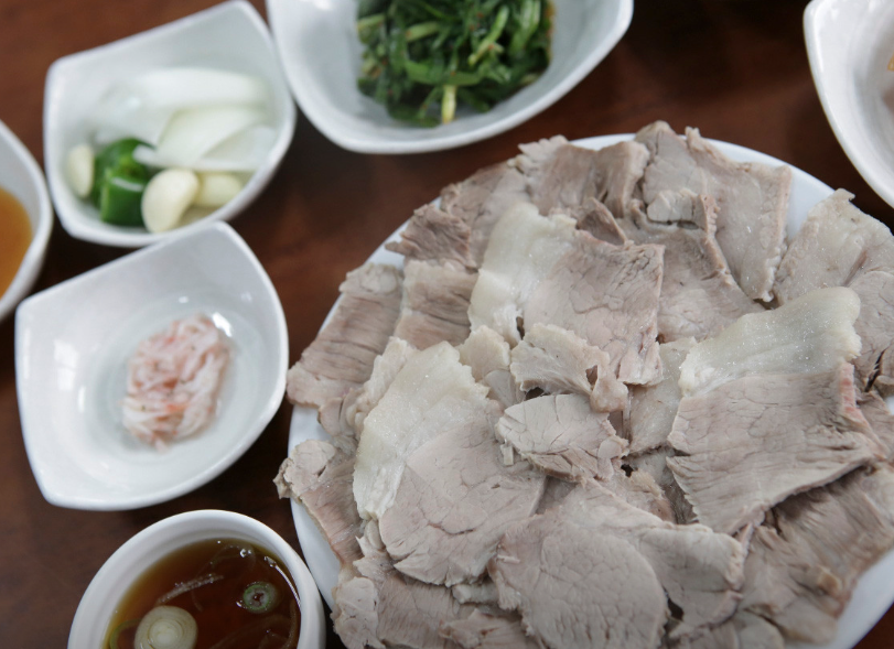 5. 초량 평산옥 – 수육과 국수의 교과서