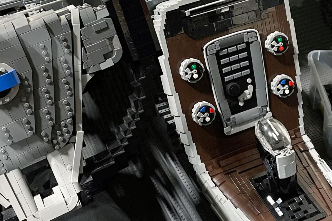 스웨덴 브릭 아티스트 데이비드 구스타프손이 제작한 1:1 실차 크기의 레고 볼보 V70 작품