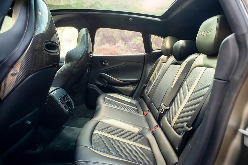 2024 에스턴마틴SUV