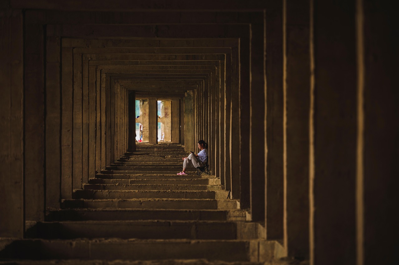 균형의 미학, 비대칭이 주는 심리적 긴장과 안정의 공존