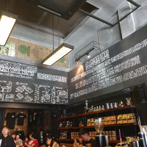 치앙마이 카페 투어 ③ : 님만해민의 핫한 카페들 (Ristr8to Original)_매장 내부_칠판들