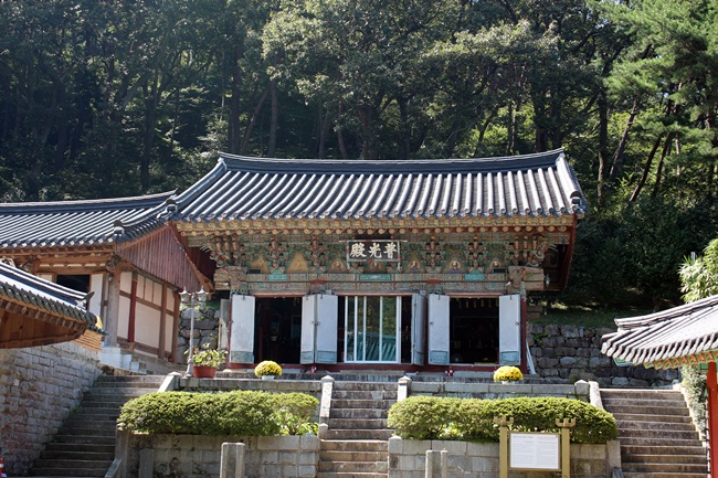 미륵산 용화사 보광전