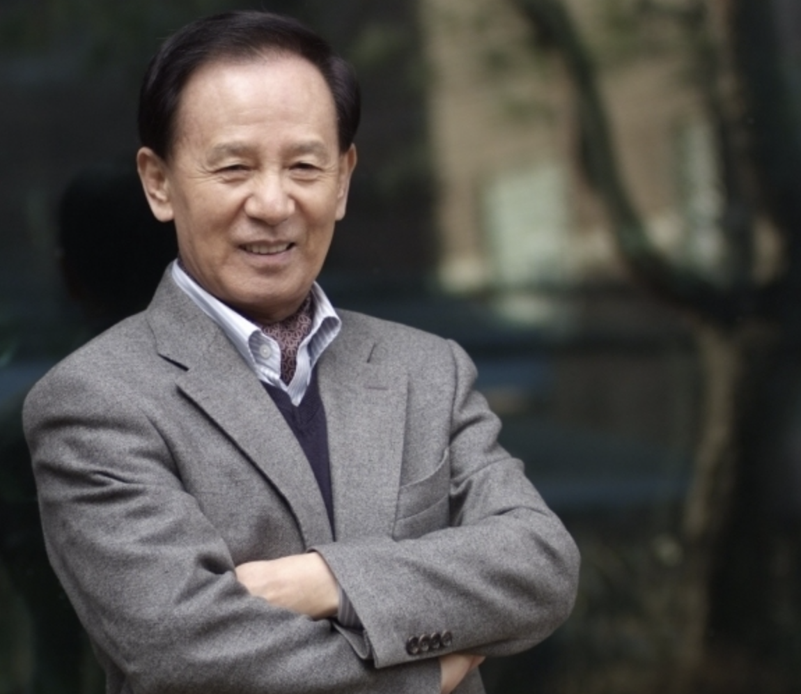 김홍신 작가