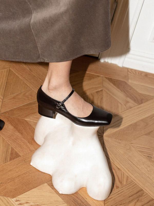 쇼쉬르라팡 Coda Maryjane Pumps in Wrinkled Chocolate