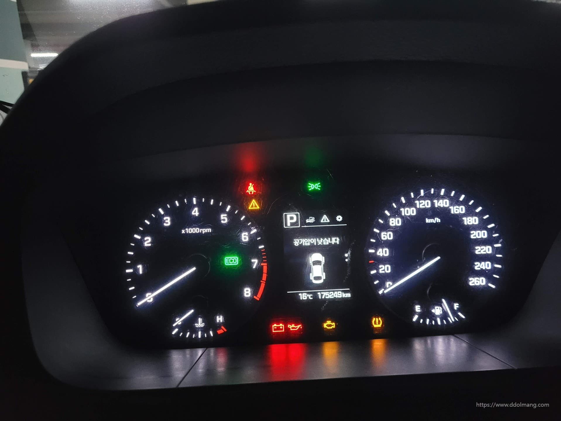 LF소나타의 공기압 경고등 켜짐