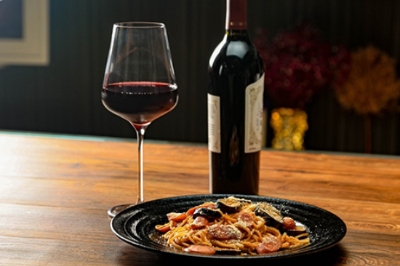 와인과 스파게티 사진